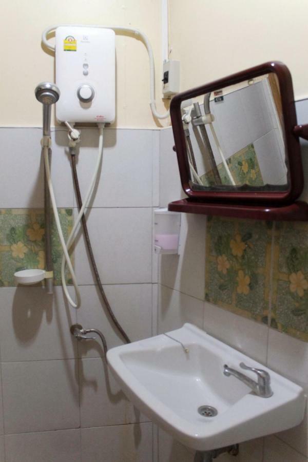 Ban Khun Rin Homestay Ампхава Экстерьер фото