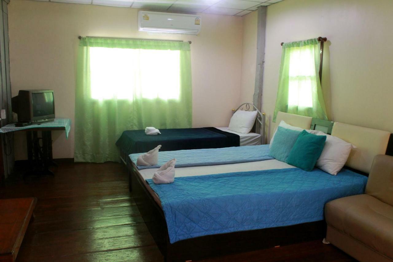 Ban Khun Rin Homestay Ампхава Экстерьер фото